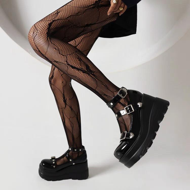 Fashion The 2025 autumn new style of thick-soled, round-toed, shallow-mouthed rivet belt buckle fashionable single shoe