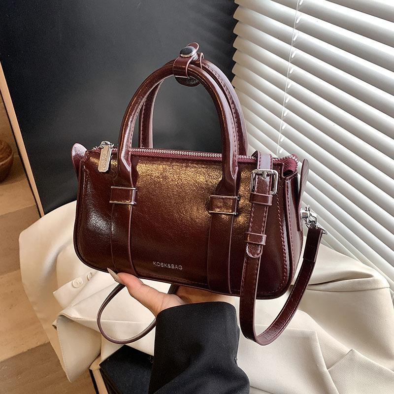 

Korean version of fashion portable pillow bag women s 2025 spring and summer new simple versatile shoulder bag niche temperament messenger bag бордовый