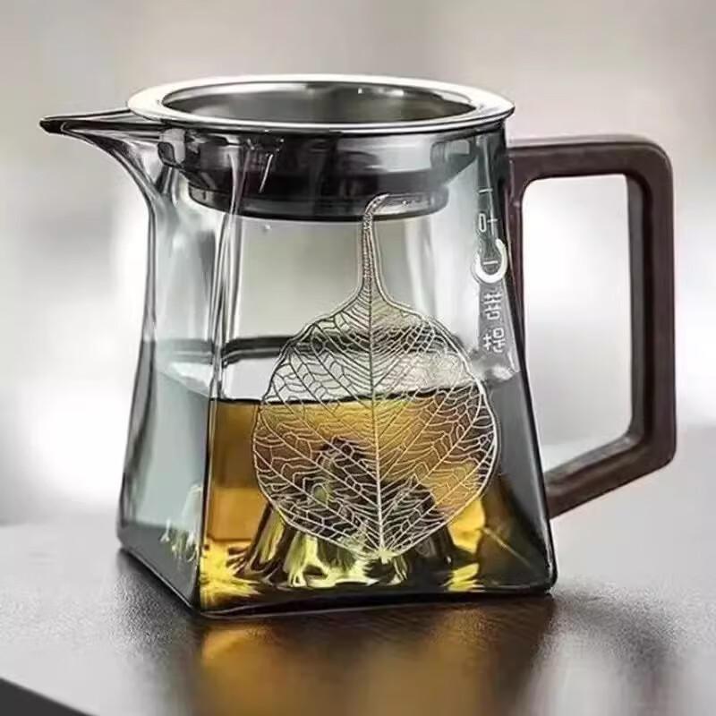 

Shangqi Glass Tea Pitcher with Integrated Strainer
