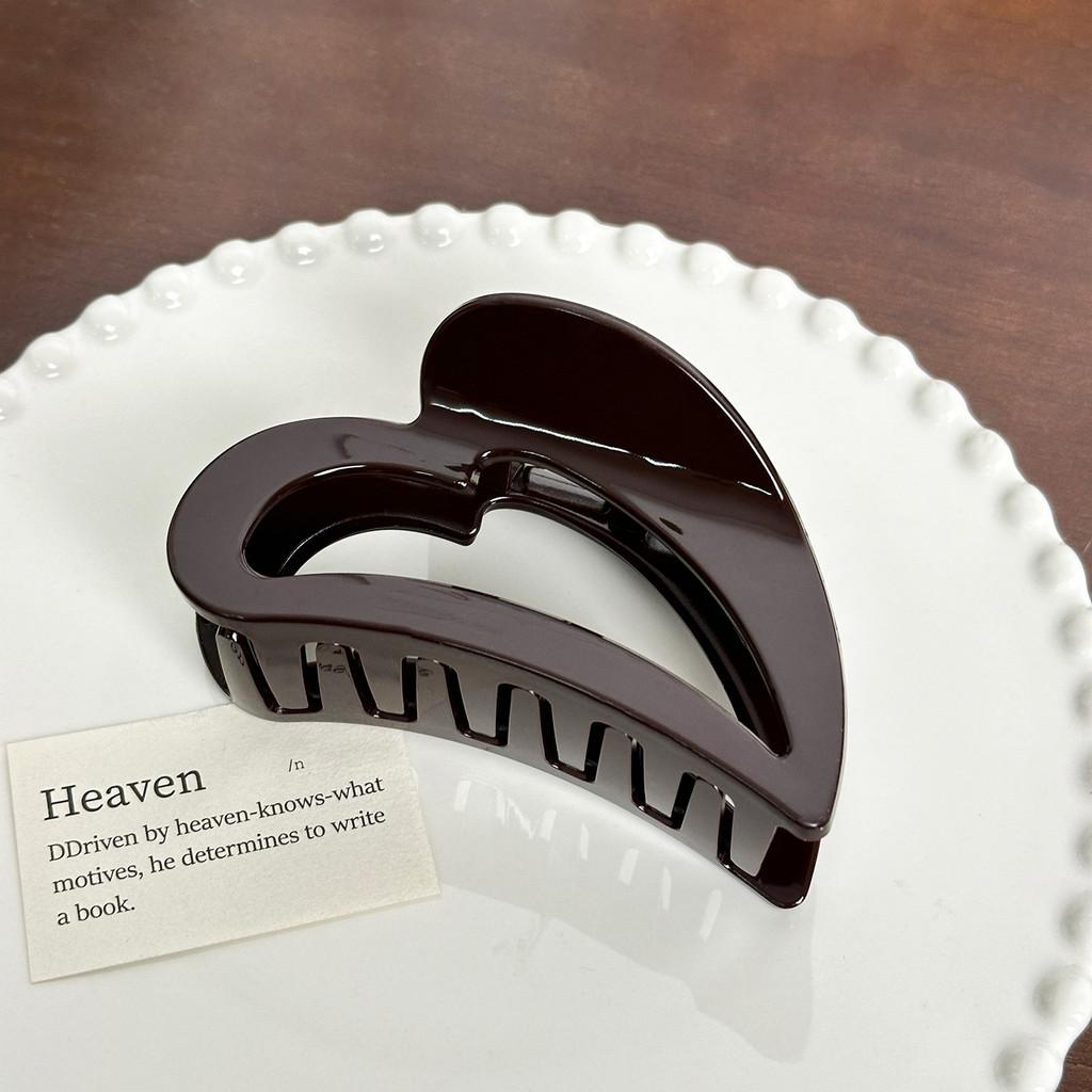 Sophisticated Hair Resin Clips With Heart Design Ideal For Everyday Wear And Events Special