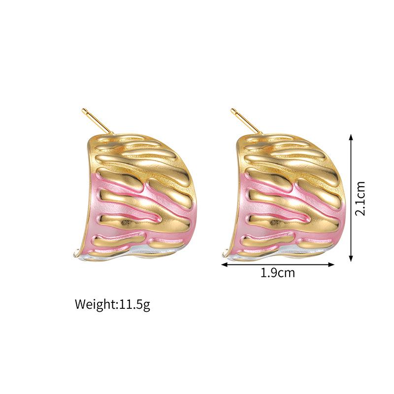 Geometric C-Shaped Contrast Color Earrings: Trendy, Textured, and Unique Design.