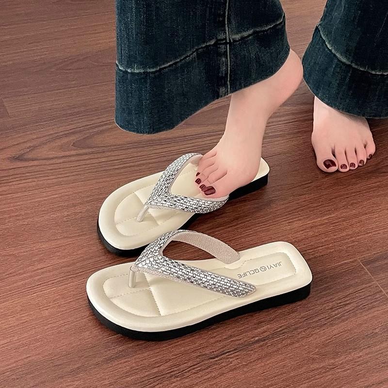 Fashion flip-flops women's summer outer wear new ins trendy versatile soft bottom sandals flat bottom high-end rhinestone slippers