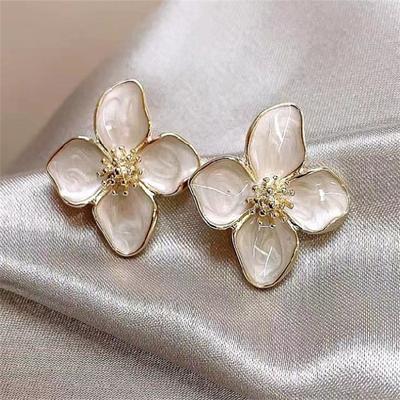 New Fashion Enamel Stud Earrings Sweet Elegant Temperament Women Earrings