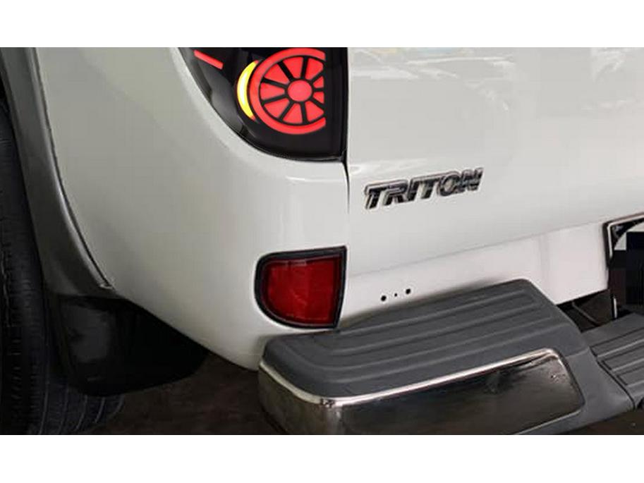Mitsubishi L200 05-14 LED Tail Lights with Daytime Running and Turn Signals