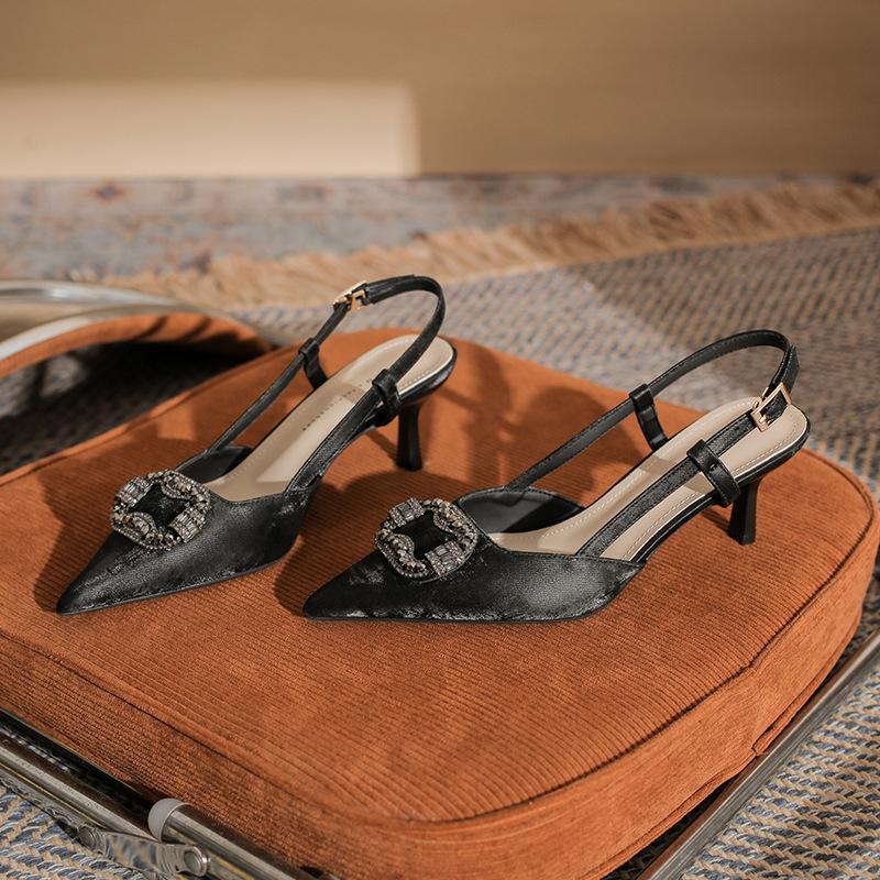 

Классическая мода год новый заостренный передний мешок пустая спина универсальный темперамент женские изящные сандалии 39