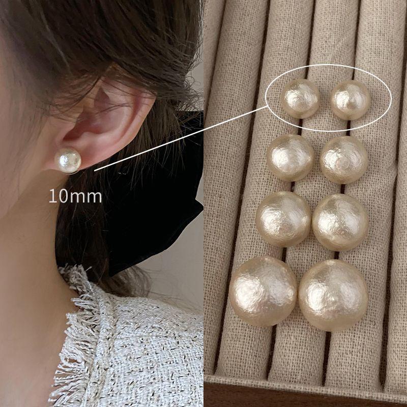 

Fancy Cotton Pearl Stud Earrings for Women Autumn and Winter Minority Design Earrings 2023 New Best Selling Retro Graceful Earrings 10mm cotton Pearl s925 Silver Needle]
