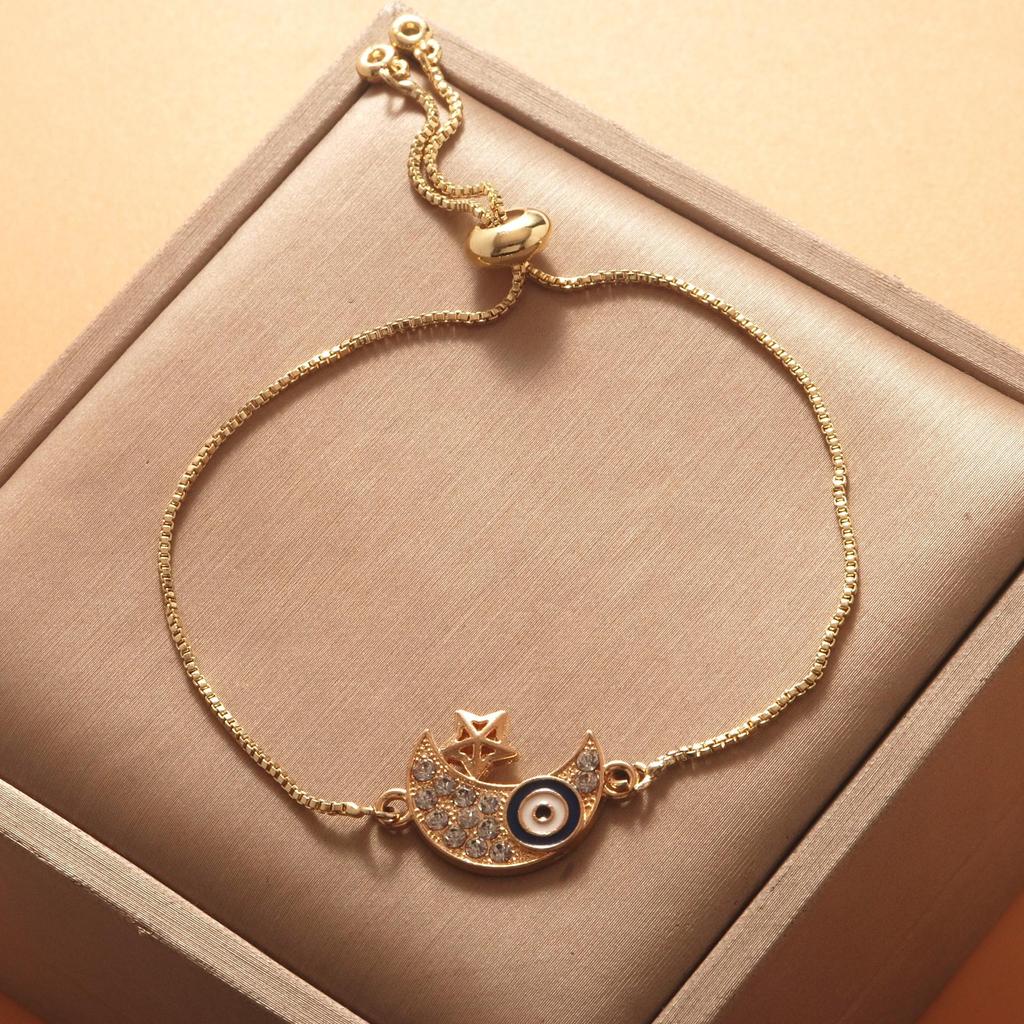 Moon Eye Diamond Bracelet: Elegant, Versatile, and Fashionable Women's Jewelry
