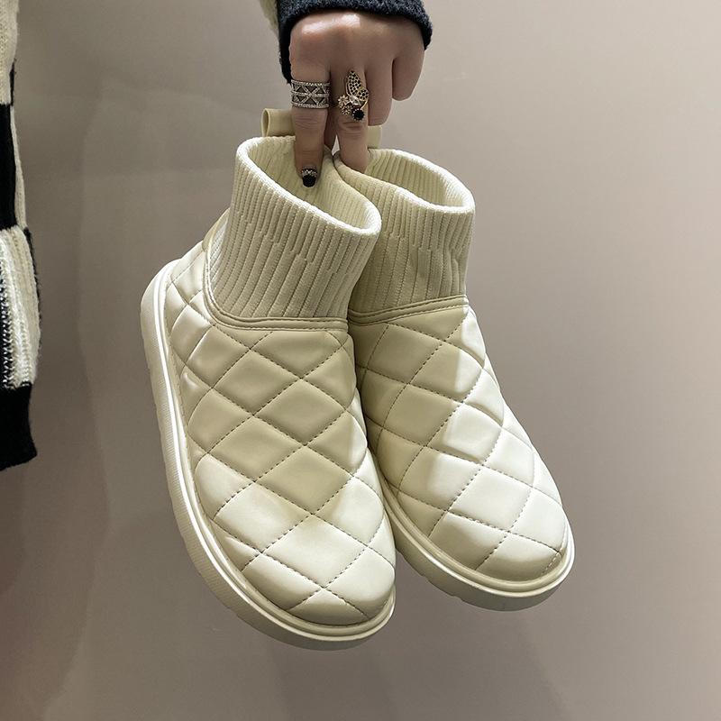 

Зимние ботинки для женщин 2025 года, новая зимняя ретро-верхняя одежда на платформе для студентов, сохраняющая тепло, обувь из северо-восточного хлопка, модная осень и зима 35