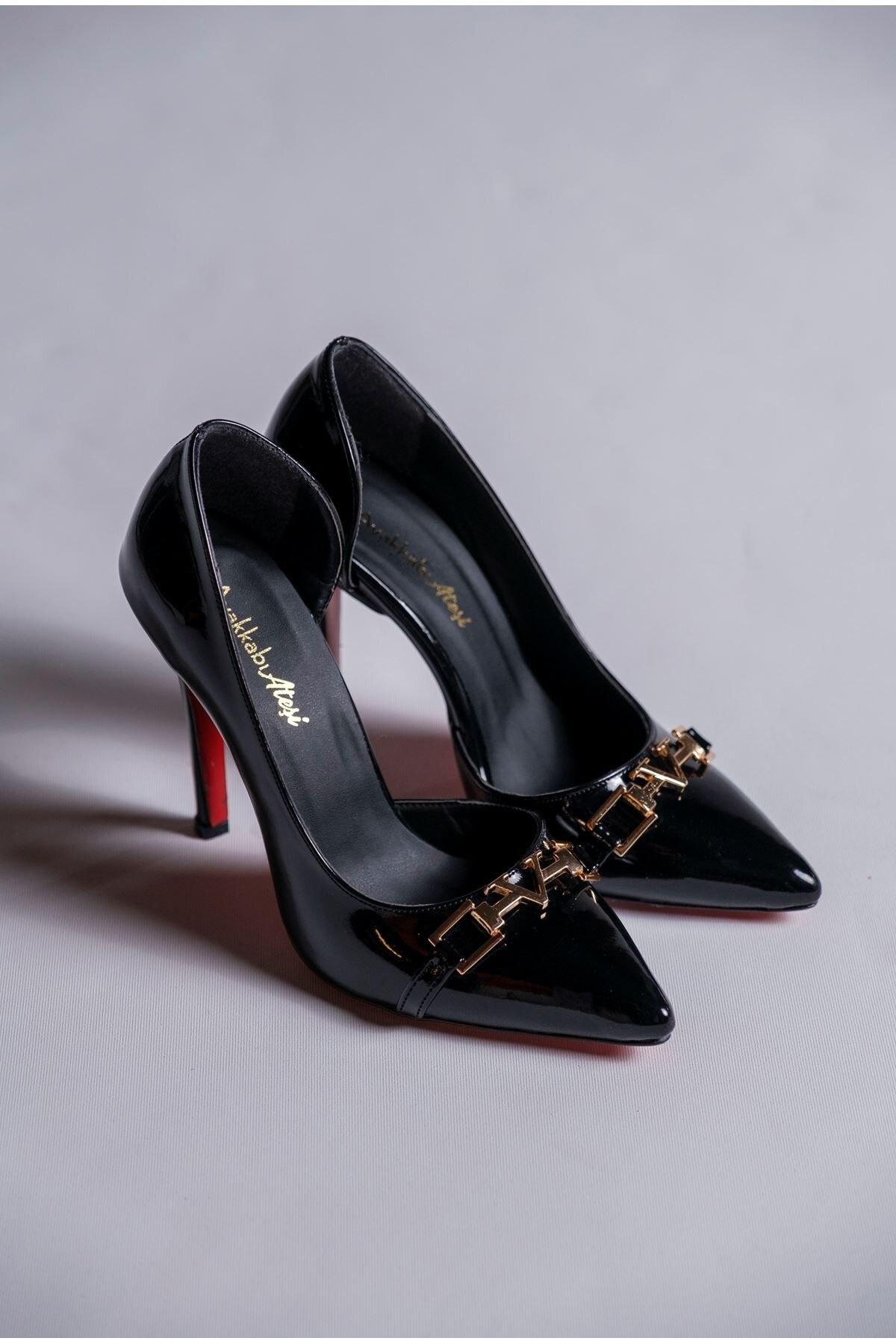 

Women s Fashion Style Special Design Buckle Detail Design High Heel Shoes 35