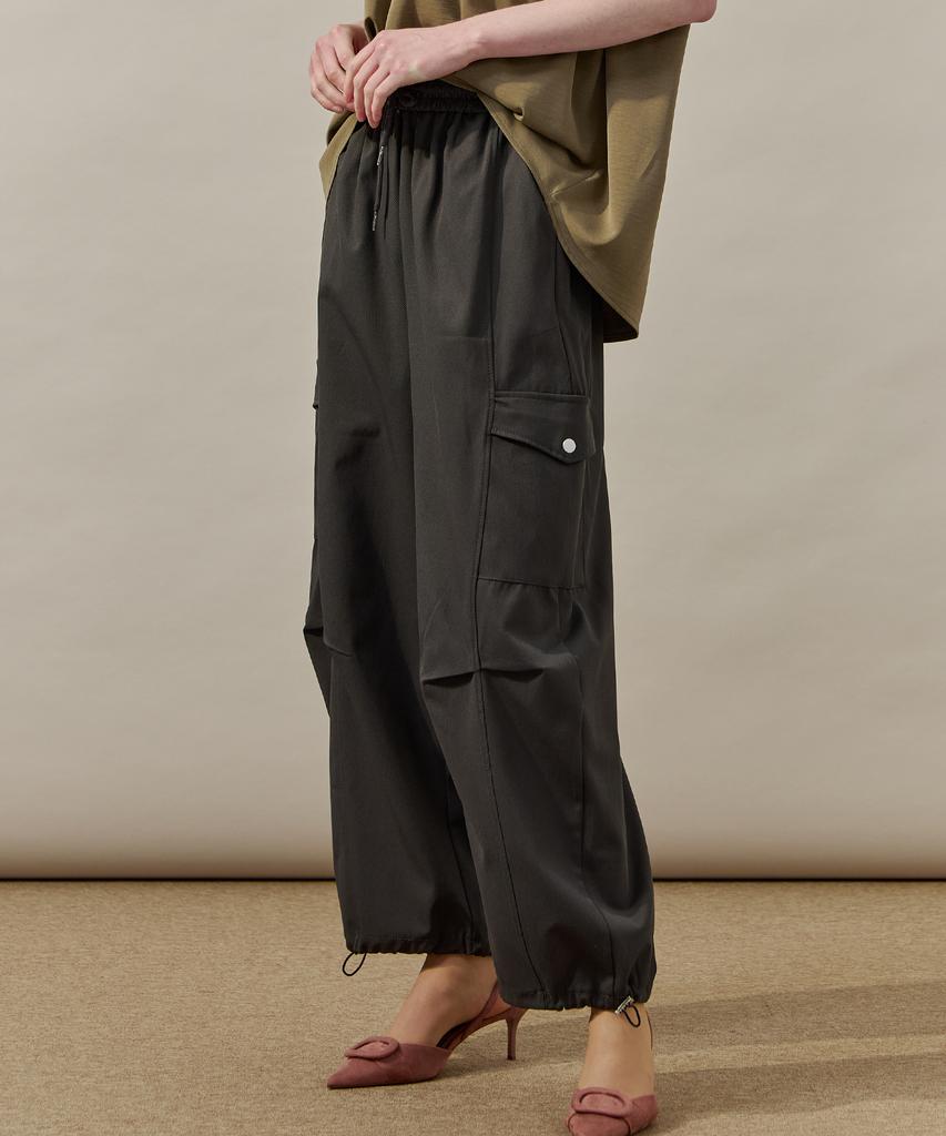 M.GRAF Pintuck Wide Banding Parachute Cargo Pants