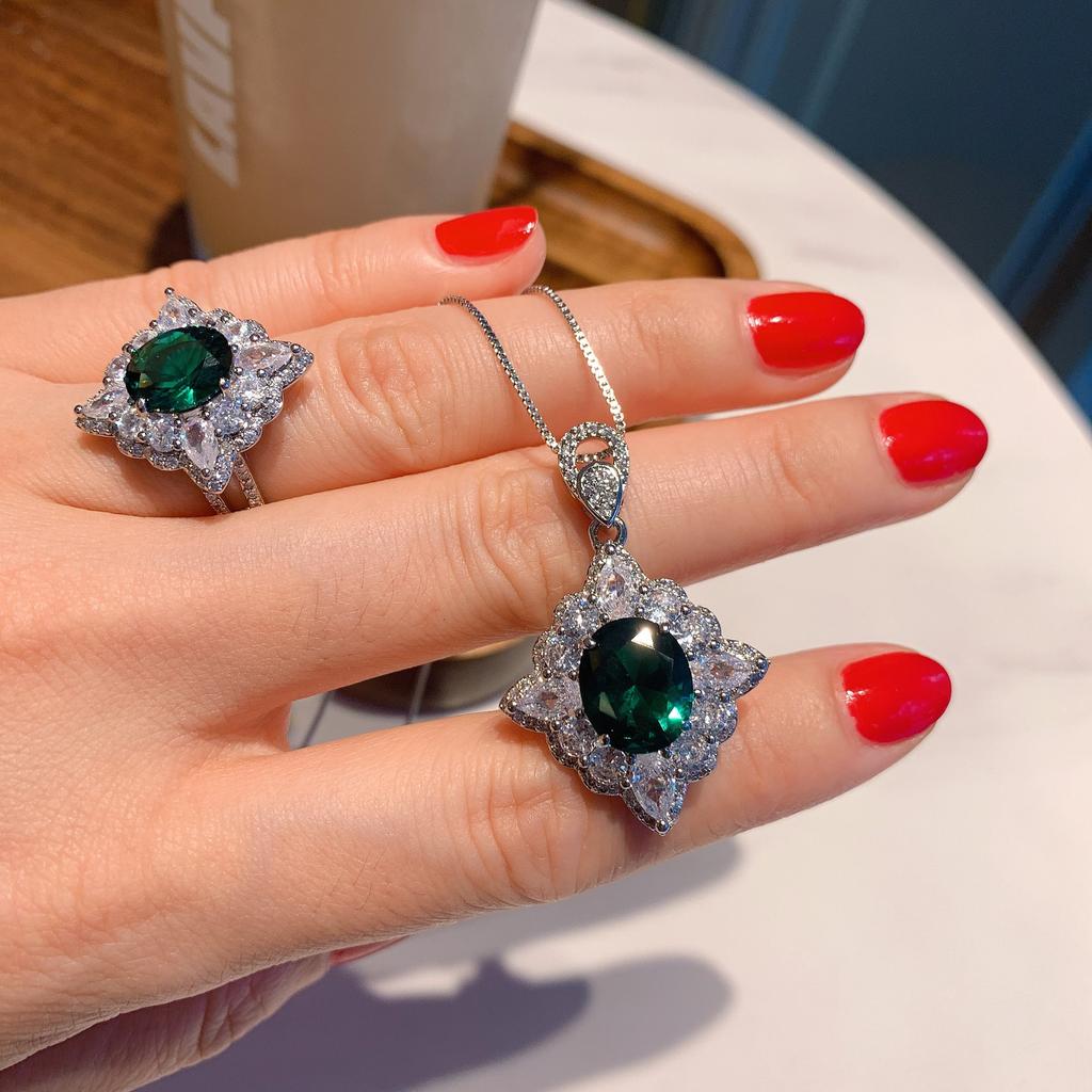 Jewelry Simulation Emerald Pendant Necklace Ring Set Main Stone Hanging 10 * 12 Ring 8 * 10