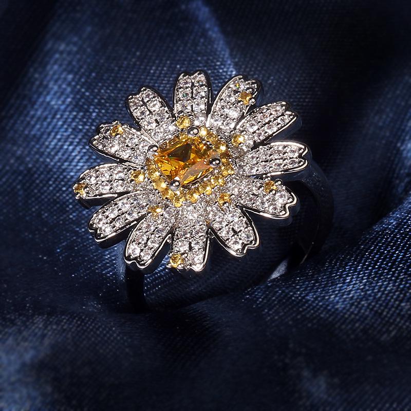 The Best-selling Style Magic Flower Ring of Eternal Love Elegant and Chic Daisy and Bee Ring for Women Wedding Party Engagement