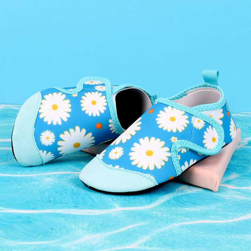 Children s Daisy Water Shoes M