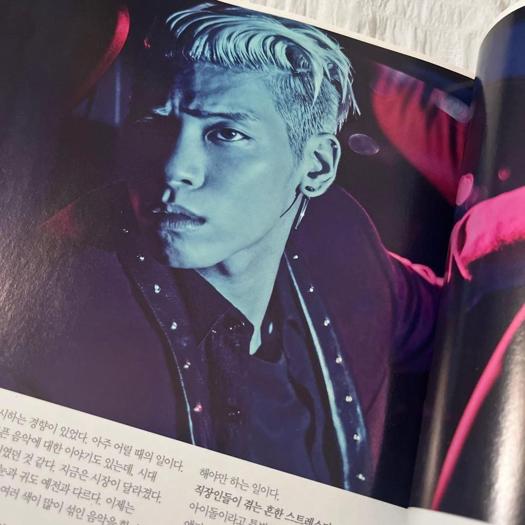 [USED] SHINee Onew on the cover - extremely rare Korean magazine, ARENA