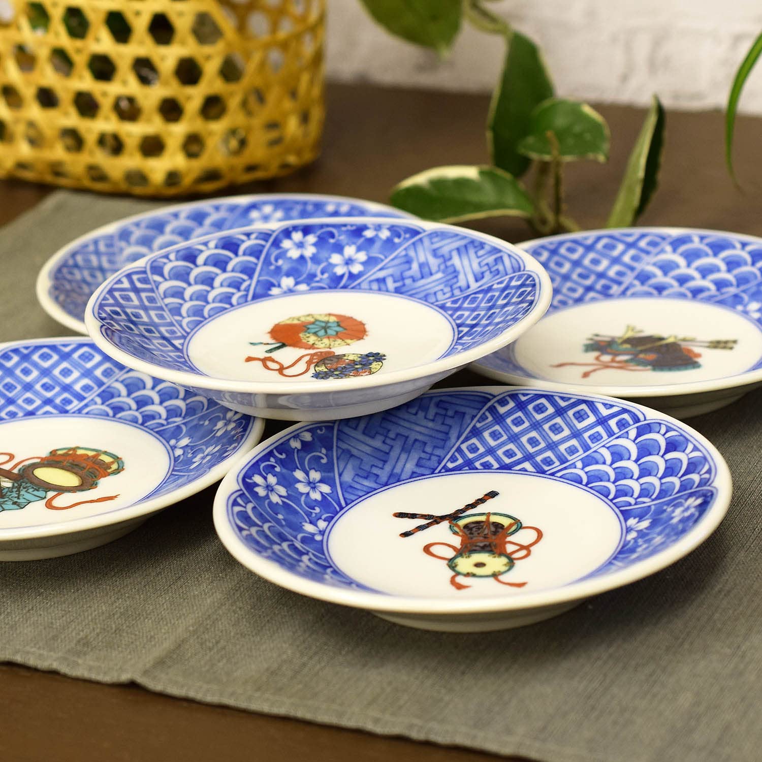 

Waza no Kura Plate Set, Stylish Kutani Ware Small Plates, Set of 5, with Various Designs, Ceramic, Japanese Tableware, Side Plates, Made in Japan