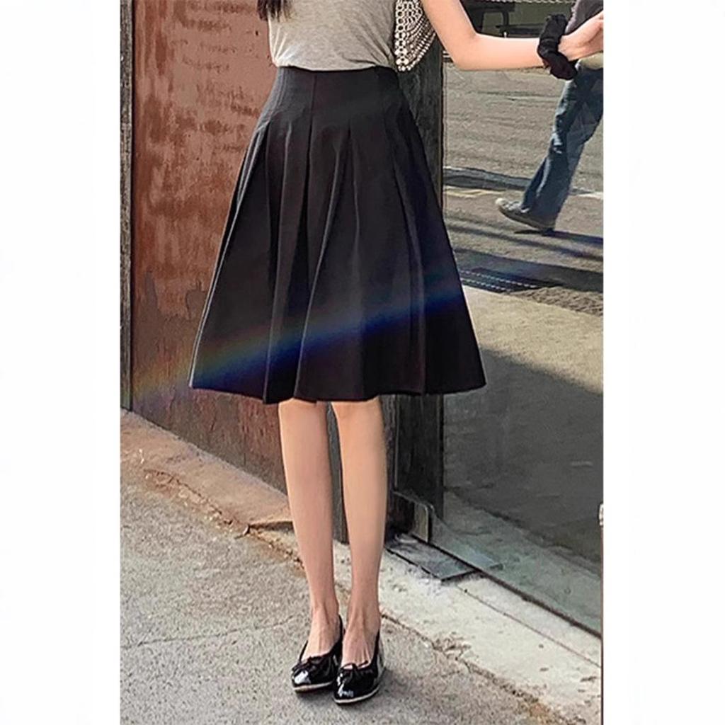 Black Pleated Midi Skirt: Women's A-line Casual Swing for Spring & Autumn - Petite Sizes Available