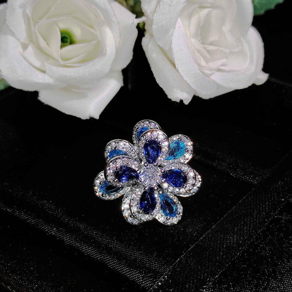 Farbenfrohe Zirkon Blumenohrringe und Kamelien Anhänger Ring Set