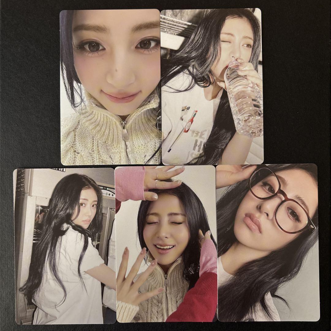 

[USED] Yunjin HOT weverse trading cards 5 pieces