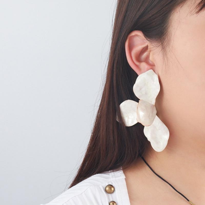 Sophisticated Earrings Ear Jewelry Flower Studs Earrings Unique Ear Pendant Alloy Texture Ear Pin for Fashion Lover