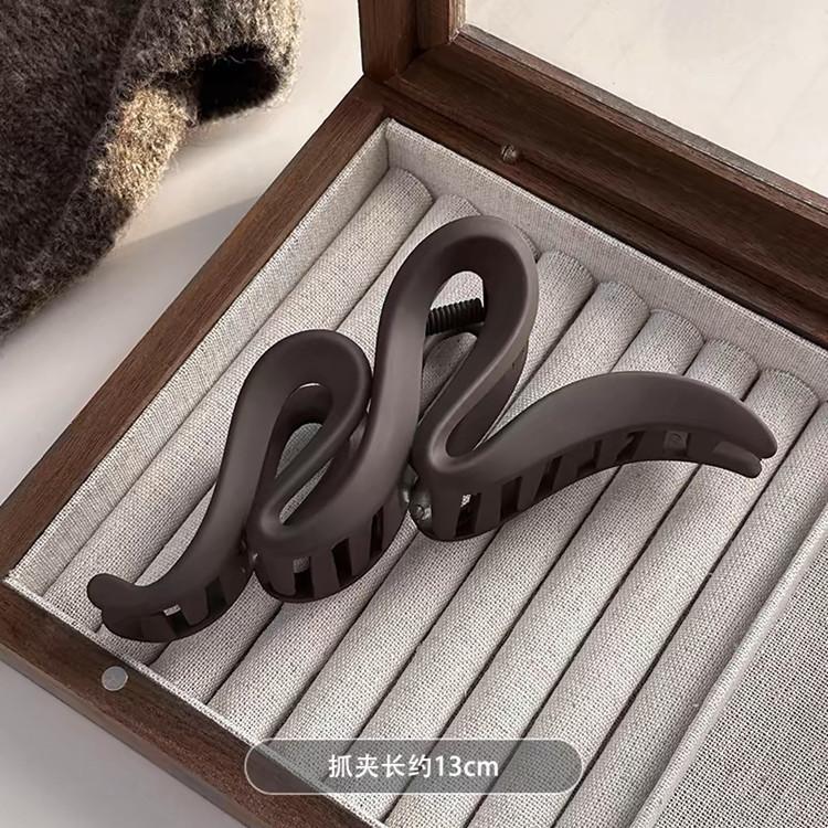 High-end temperament autumn and winter grab clip women's new simple and versatile back head hair shark clip hair clip headwear