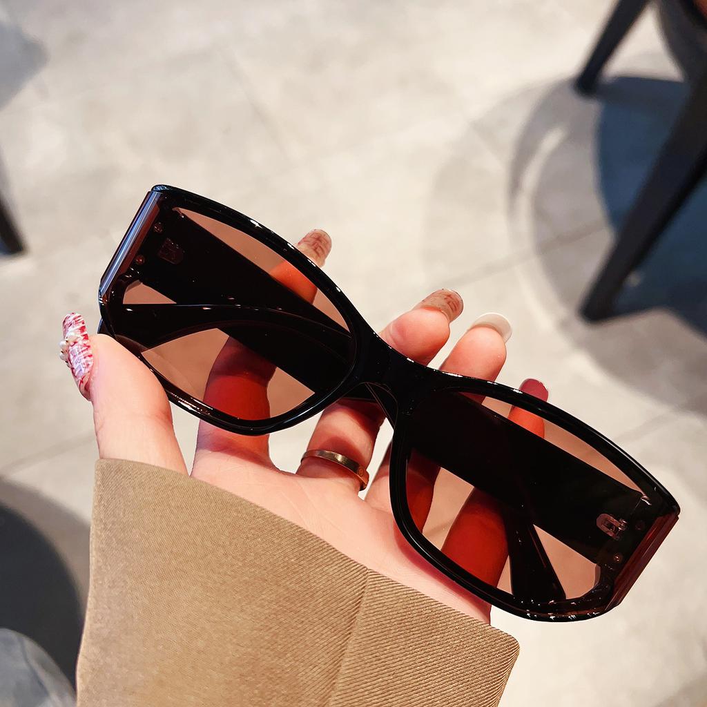Fashion Vintage Sunglasses Women Men Luxury Designer Punk Rivet Shades Irregular Curved Surface Sun Glasses