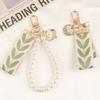 Wristlet Strap Keychain Cute Leaf Pattern Keyrings Fashion Pearl Shell Pendant Keychains for Phones Wallets Decorations