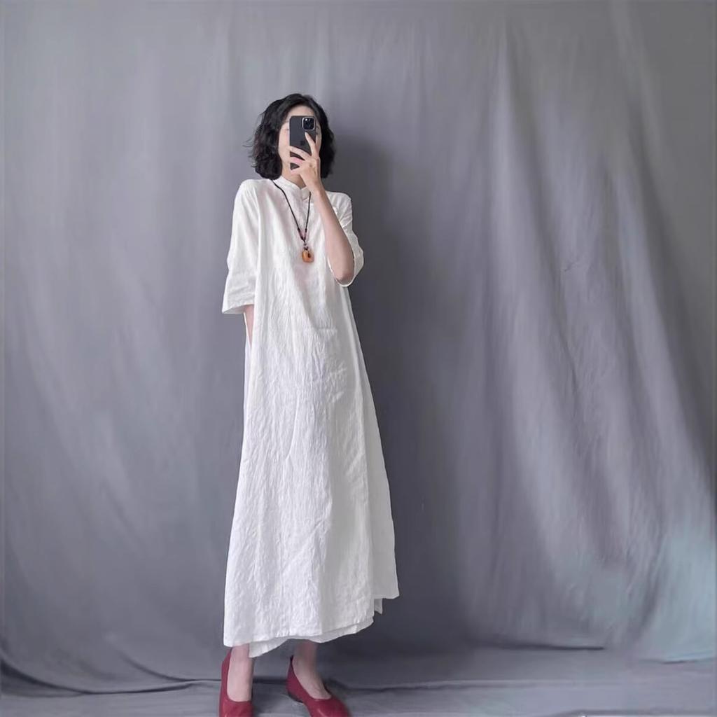 Rétro simple et élégant boucle faite à la main patte diagonale col montant cheongsam amélioré été nouveau manches courtes jacquard coton et lin