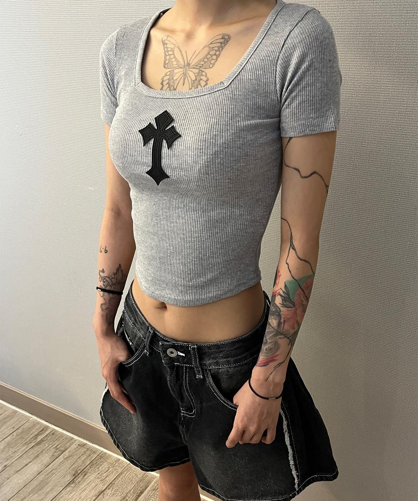 Bonseullipi Cross Square Neck T-Shirt (Gray)