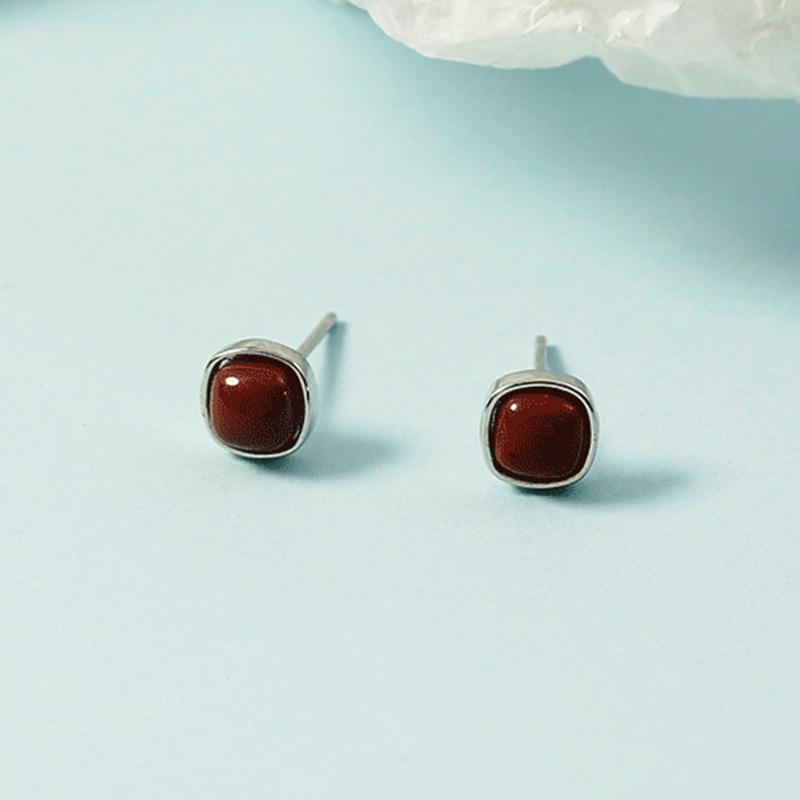 Women's Geometric Red Bean Mini Stud Earrings - Bean Paste Color, Versatile, Simple Niche Design