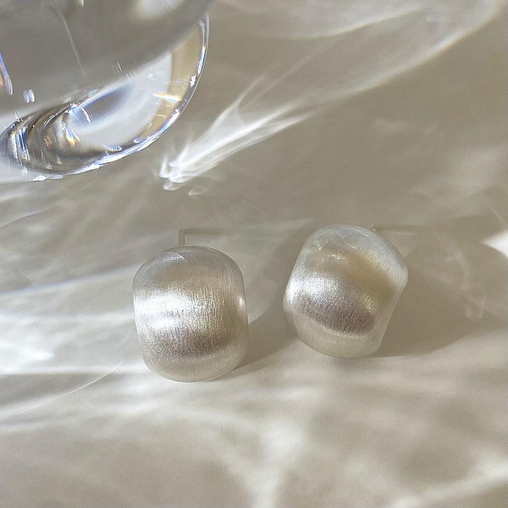 Elegant European & American Style Brushed 925 Silver Stud Earrings: Light Luxury, Versatile, and Fashionable Flat Round Design.