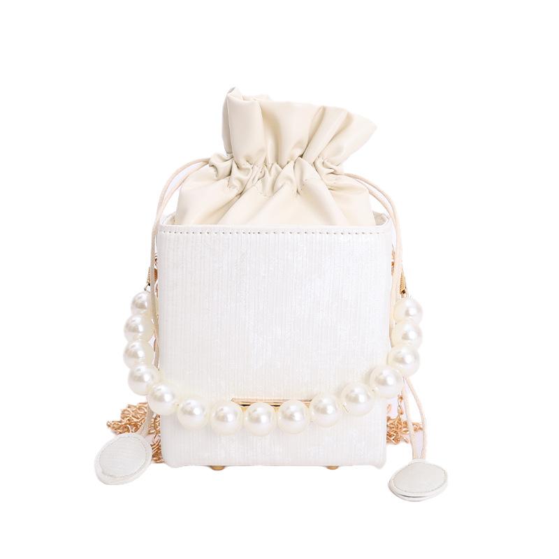 

temperament niche women s bag trend personality fashion foreign style design chain bag spring new messenger bag білий