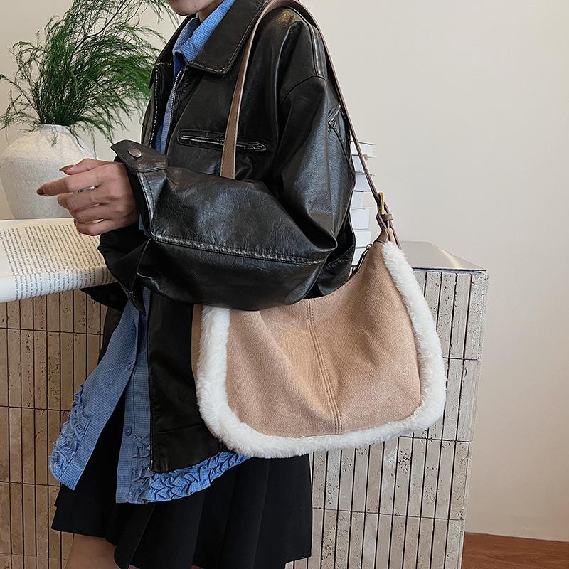 New Retro Suede Underarm Bag Women's 2025 Autumn and Winter Fluff Bucket Bag Contrasting Color Shoulder Bag Versatile Messenger Bag