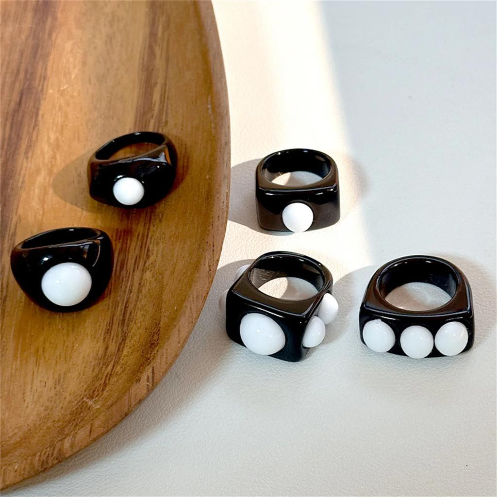 2026 Vintage Wide Large Chunky Rings for Women Crystal Resin Autumn Winter Geometric Irregular Stacking Wear Jewelry New Rings