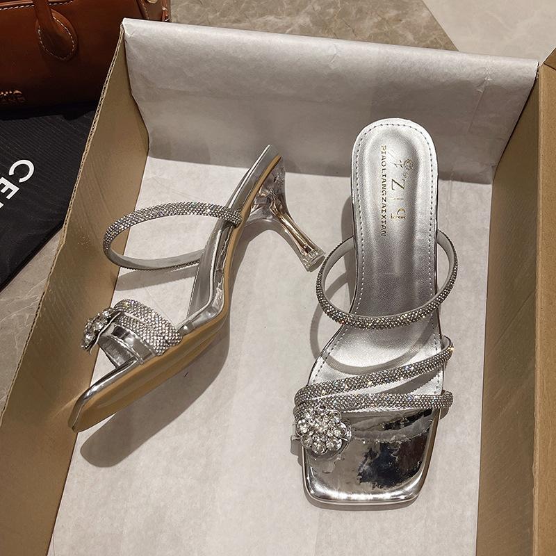 

2025 лето новые хрустальные шлепанцы на толстом каблуке женская уличная мода средний каблук стразы бант сказочный стиль сандалии женская обувь 39