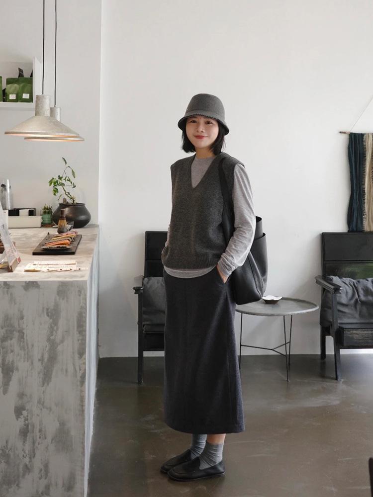 Wen Jiu A-Line Long Skirt: Slanted Cut Wool, Solid Color, Winter Elastic Waist, Slimming Half Skirt