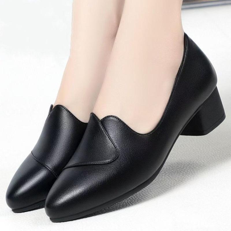 

Spring new medium mother shoes soft sole middle-aged and elderly thick heel women s shoes medium heel women s soft leather single shoes 40 чорний