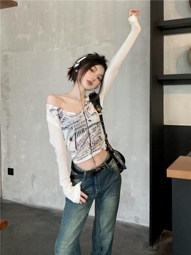 Women's Y2K Slim Fit V-Neck Letter Print Long Sleeve Crop Top