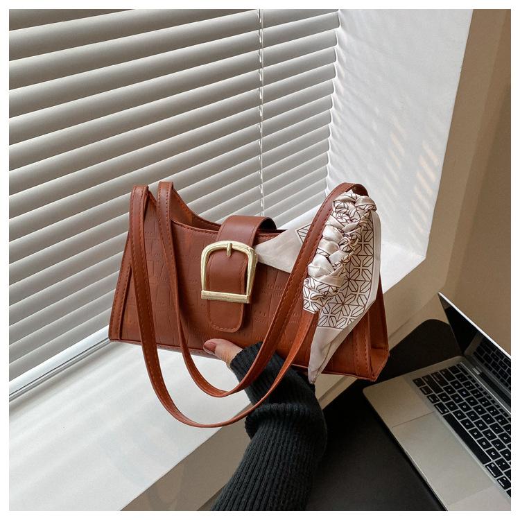 

Темпераментная трендовая женская сумка 2025 осенний тренд сумка через плечо под мышку шелковый шарф повседневная французская сумочка коричневый