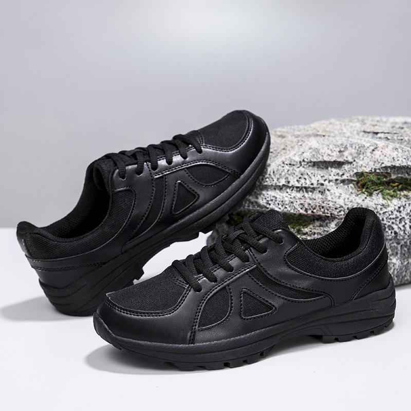Training Shoes Breathable Sports Shoes for Mountain Climbing and Running
