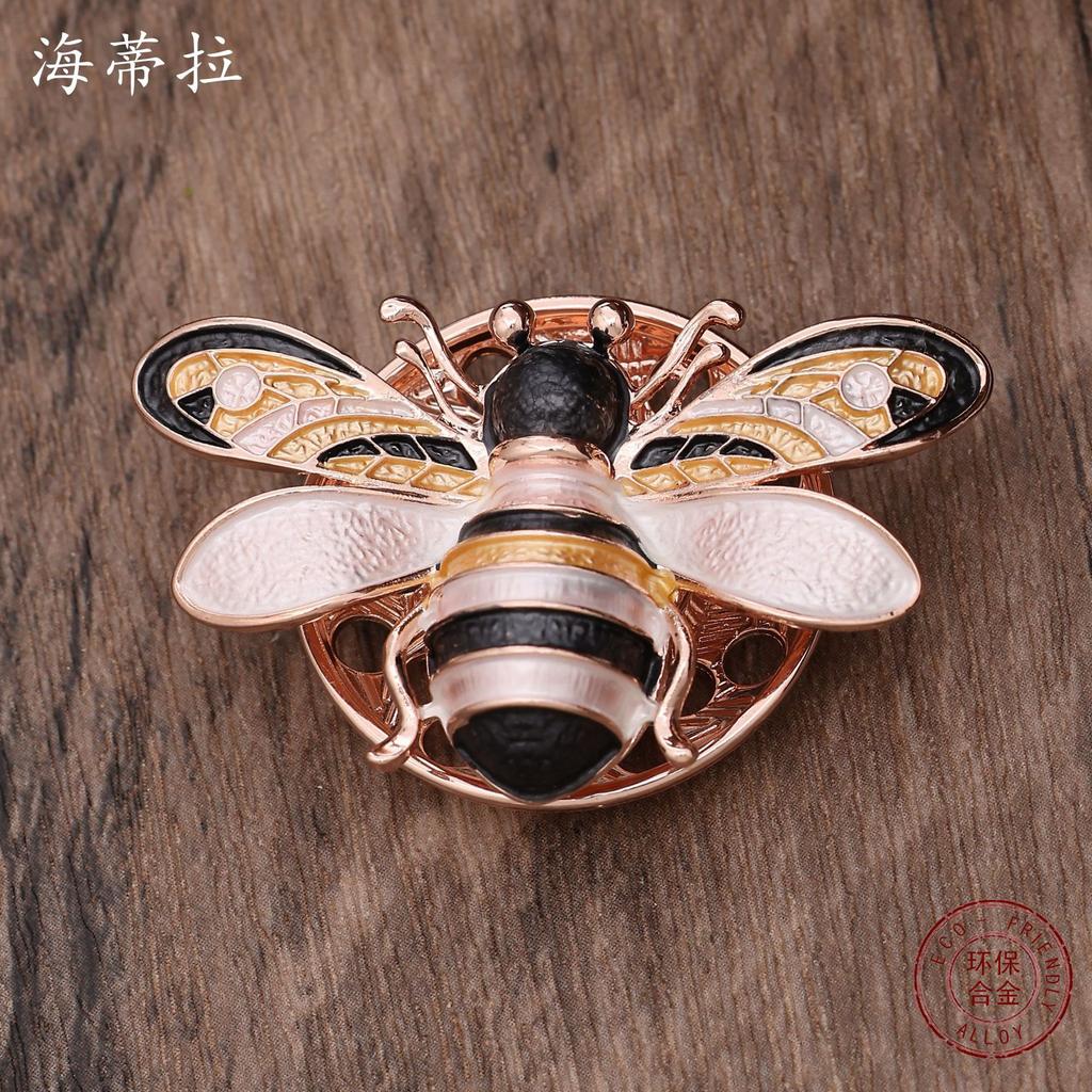New Enamel Bee Magnetic Suction Brooch, Ladies Cute Maillard Bee Multi-functional Brooch