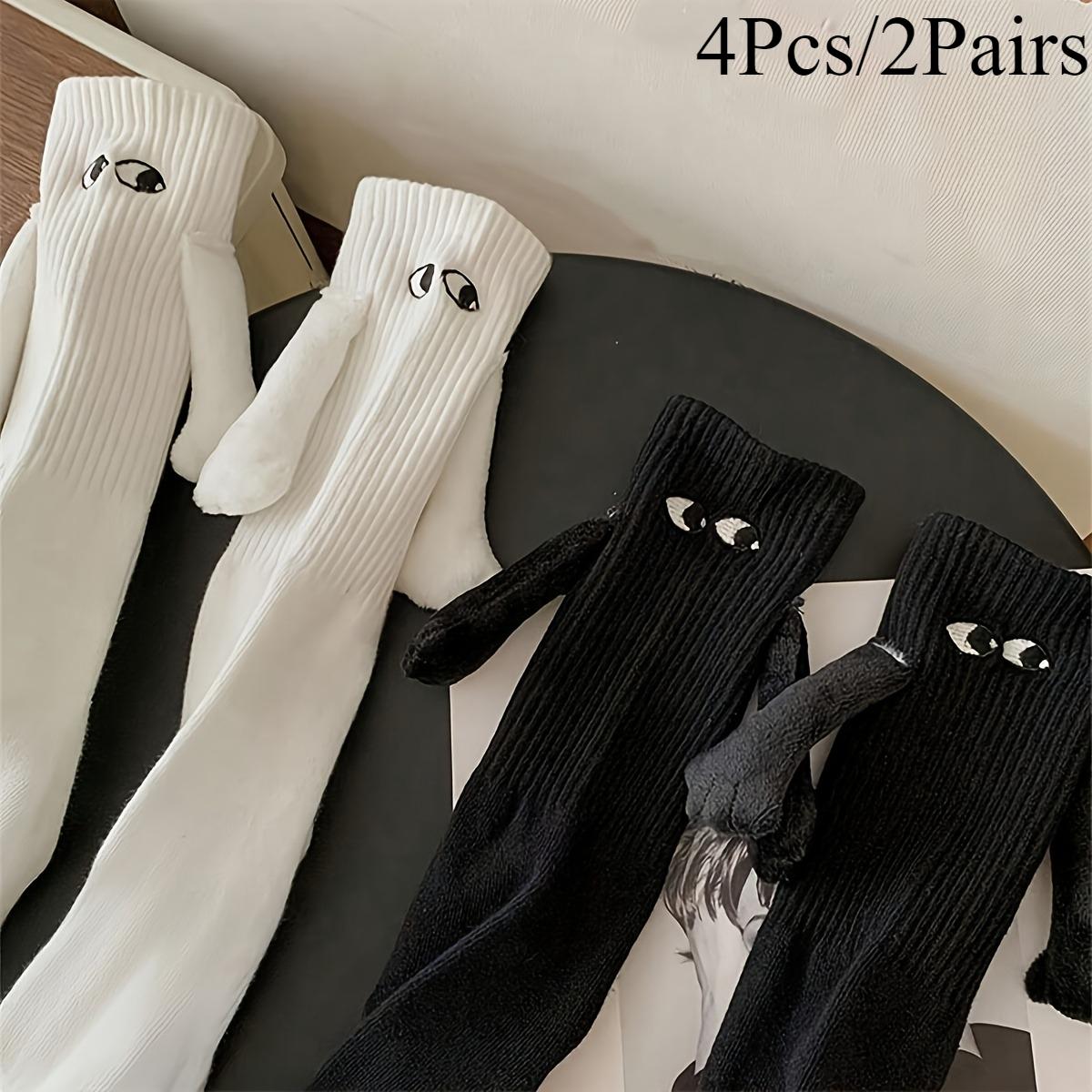 

4 pieces magnetic couple hand-holding socks, fashionable and trendy personalized student sports socks - fun cartoon face design