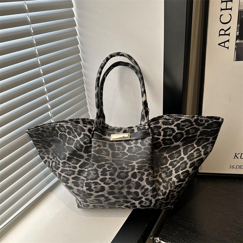 Fashion Leopard Wings Handbag 2025 New Large Capacity Trend Leisure Commuting Brand Luxury Underarm Shoulder Tote Bag For Women
