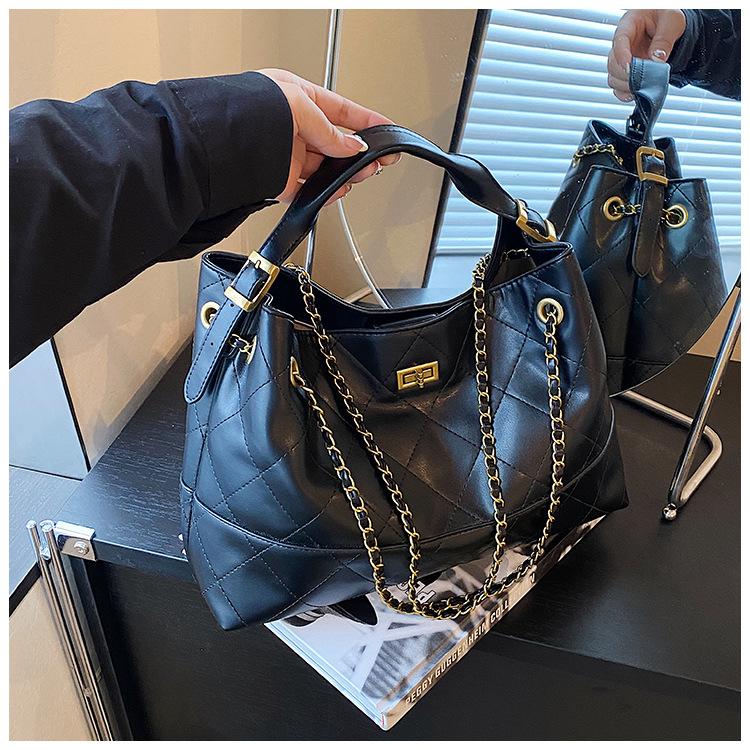 New Niche Rhombus Chain Large-Capacity Commuter Shoulder Messenger Bag Contrasting Color Portable Tote Bag Women