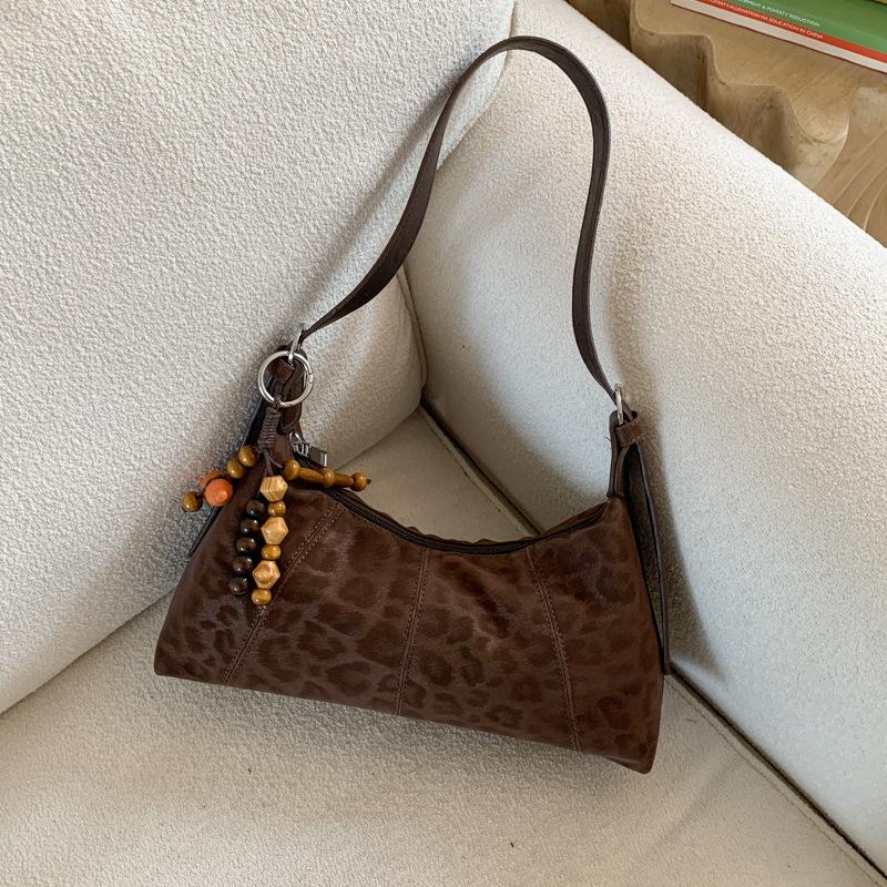 Underarm bag women's 2025 new fashion niche design sense shoulder handbag women's popular French baguette bag