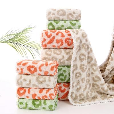 2 Stück/Set Korallenfleece Badetuchset Verdickte Saugfähige Leopardendruck Jacquard Handtücher für Zuhause Unisex Weiche Badetücher