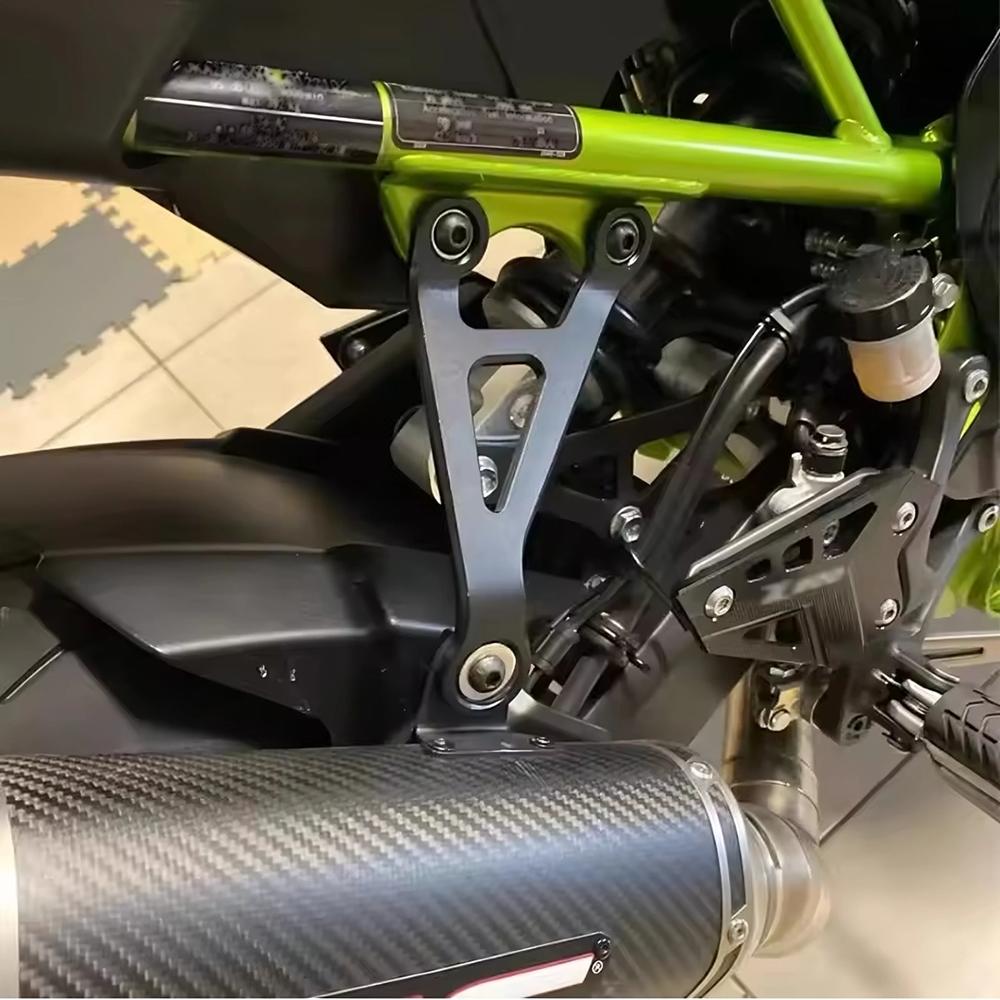 Motorcycle Accessories Aluminum Exhaust Hanger For Kawasaki Z900 ZR900 SE 2019-2024