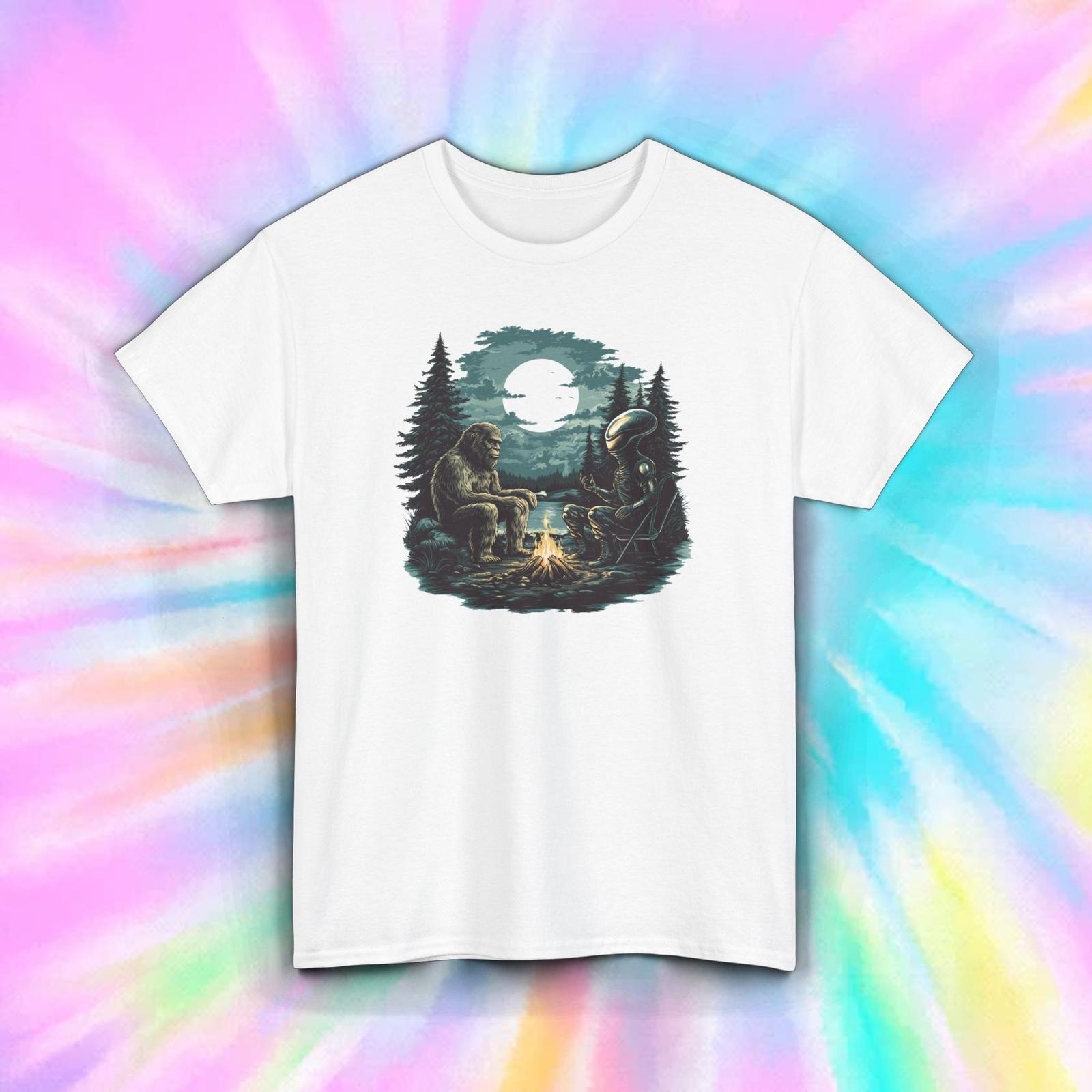 Bigfoot Alien Campfire T-Shirt Funny Cryptid UFO Sasquatch Tee S-5XL L