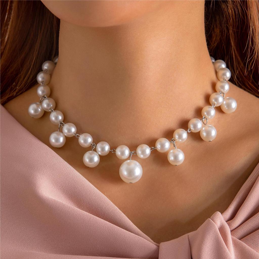 Jewelry, French light luxury irregular imitation pearl necklace, simple high-end beaded collarbone chain necklace jewelry for women