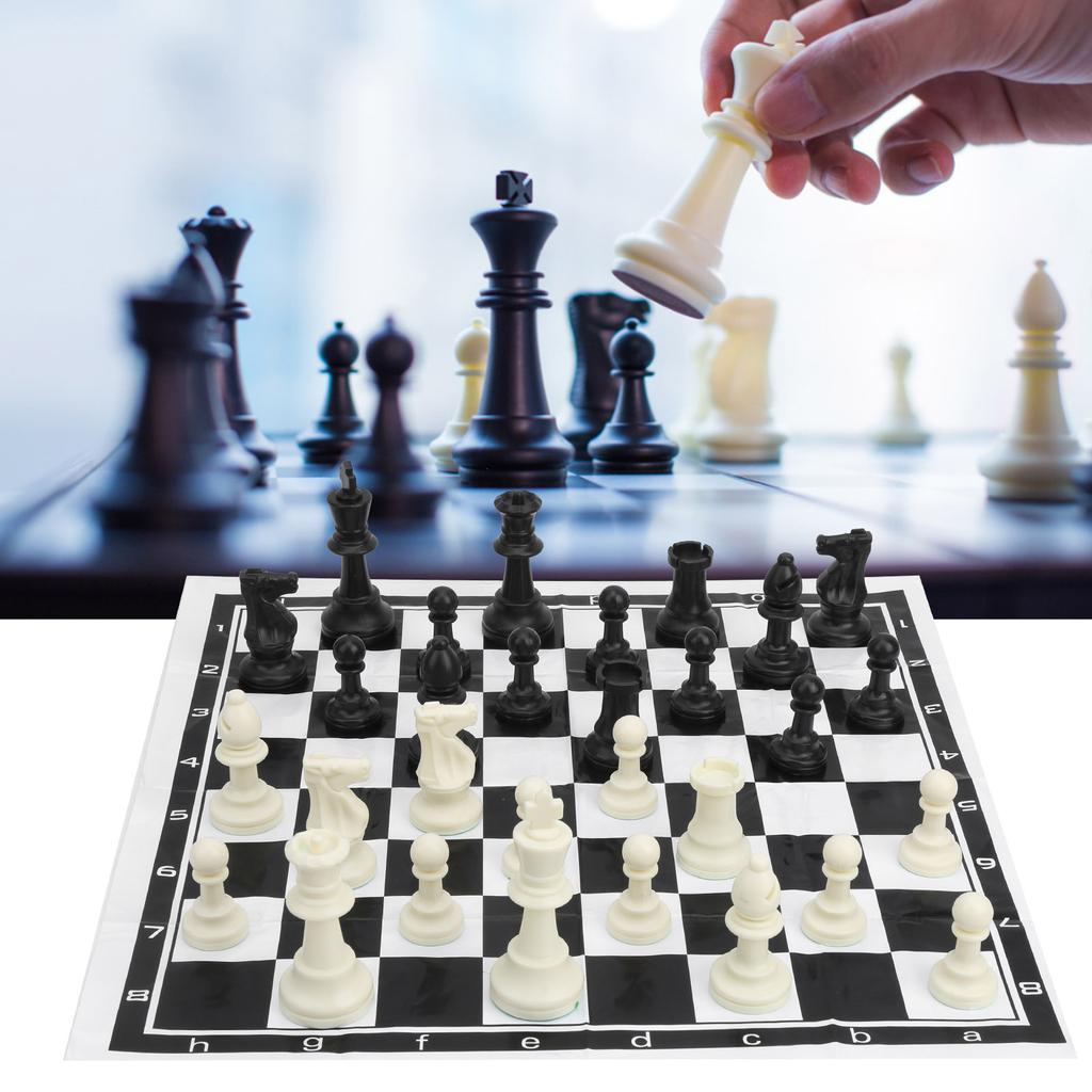 32pcs Plastic International Chess Game Complete Chessmen Set Black and White Entertainment