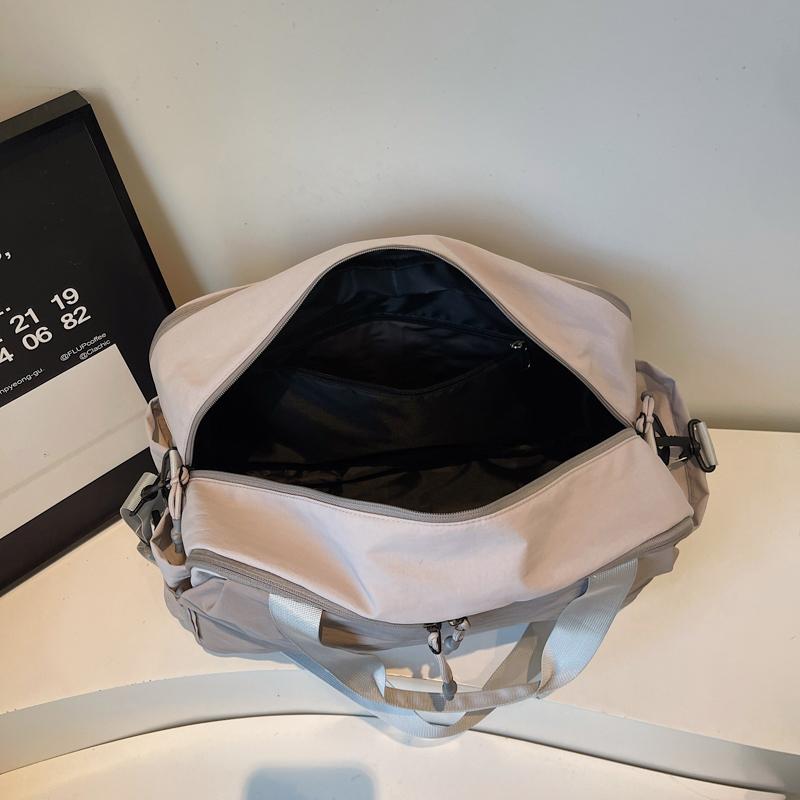 Compact Travel Duffel Bag with Adjustable Shoulder Strap Multiple Pockets Lightweight Weekender Bag